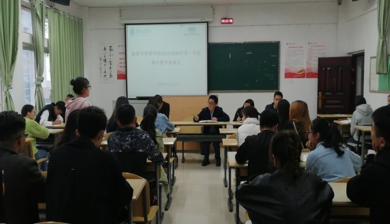 罗绪强与员工互动.jpg