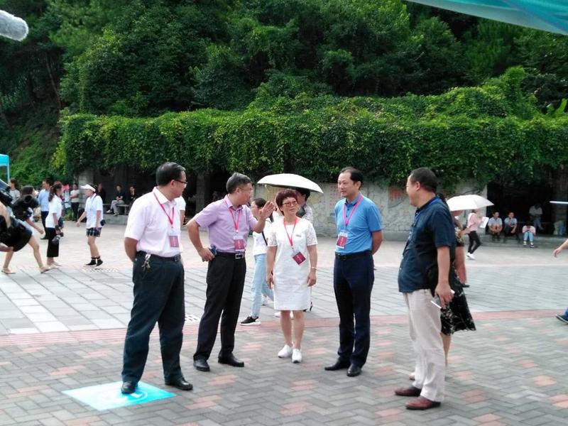 1 校领导一行亲临57365z线路检测中心迎新现场指导工作.jpg